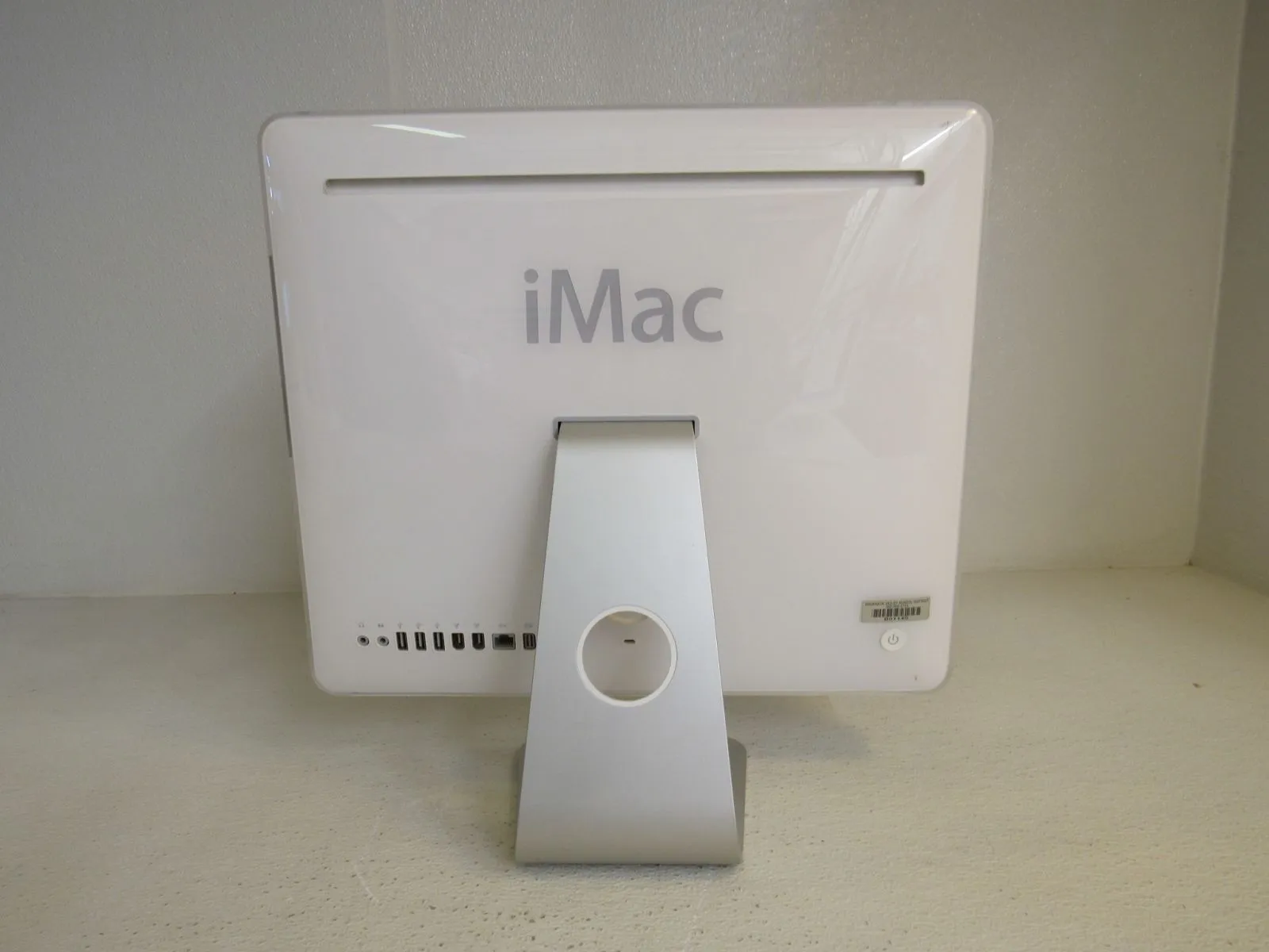 Apple iMac 17 in All In One Computer Bare Unit N White/Gray 1GB RAM A1195 -- Used