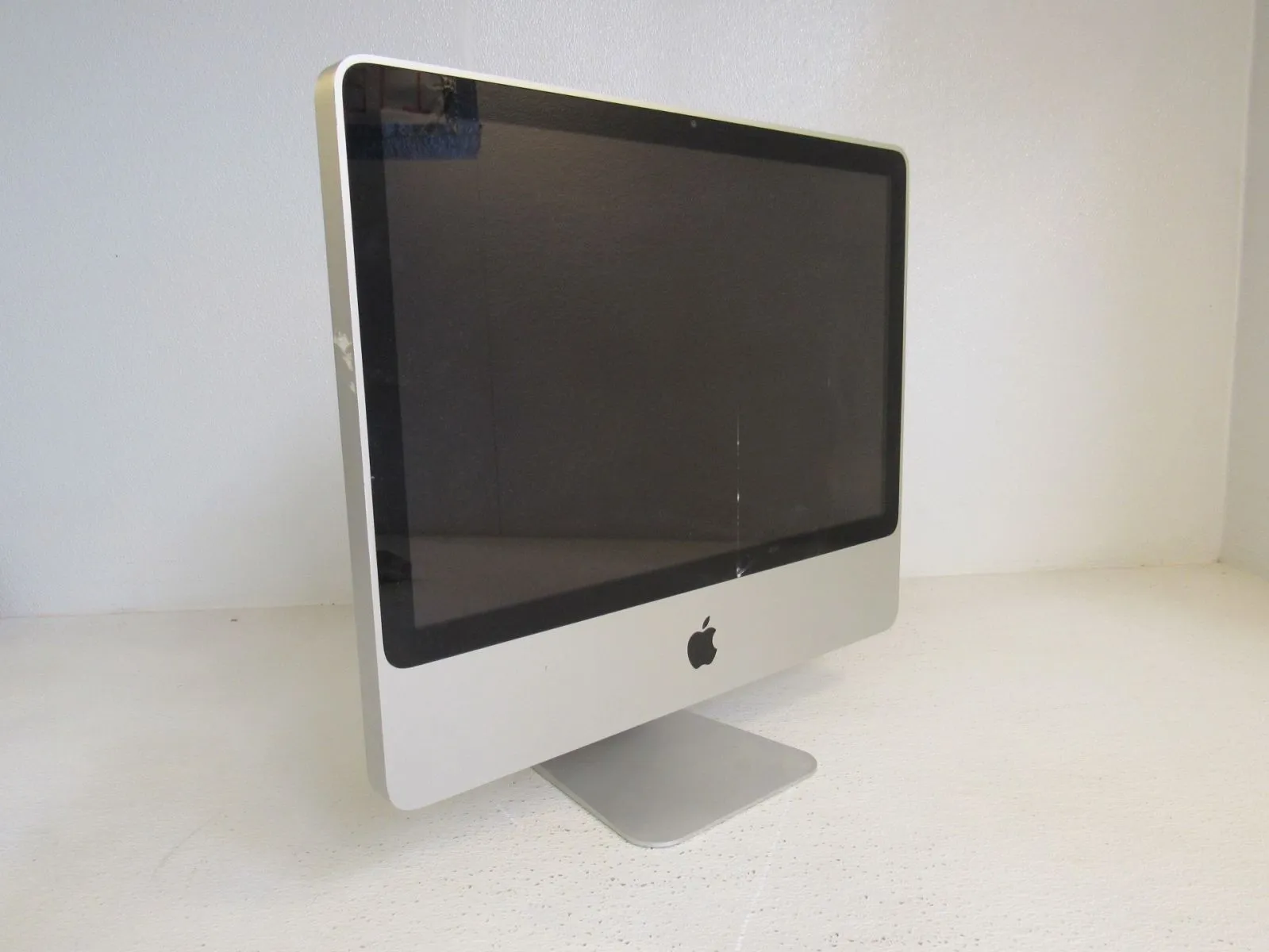 Apple iMac 20 in All In One Computer Bare Unit C Gray/Black 2GB RAM A1224 -- Used