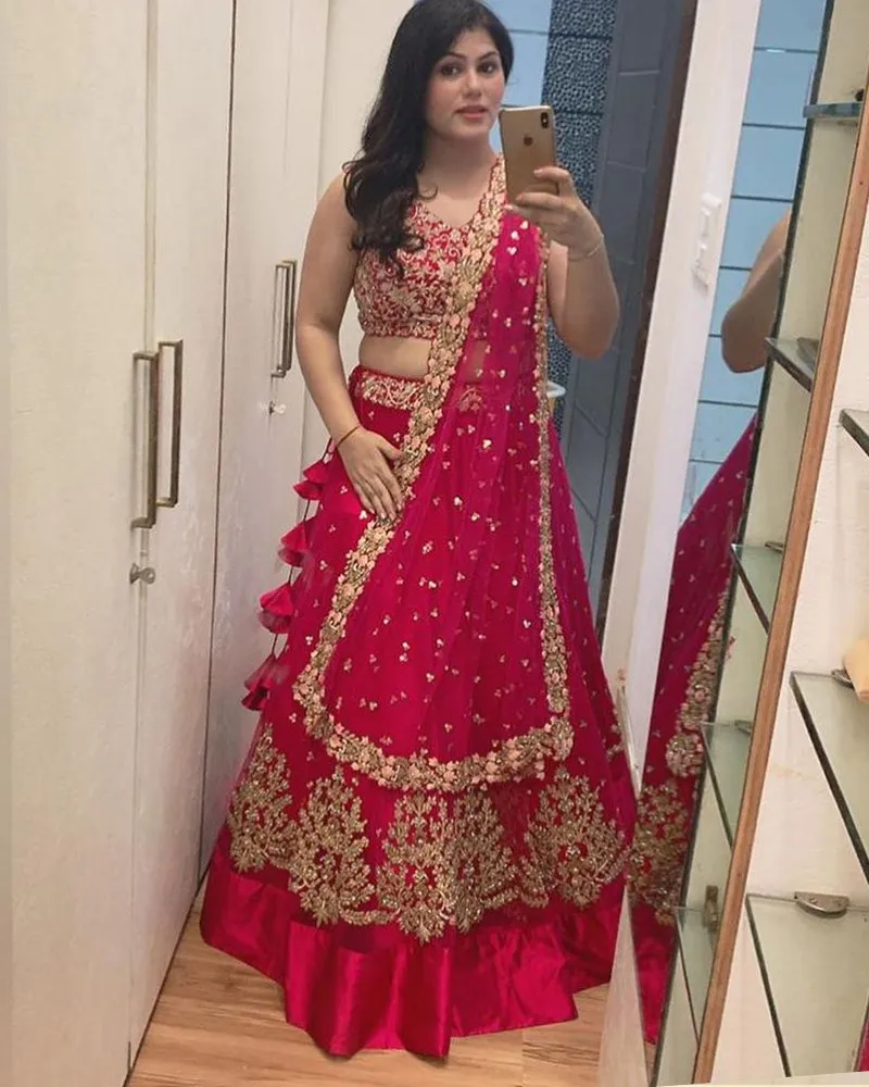 WEDDING-WEAR-RED-THREAD-WORK-VELVET-LEHENGA