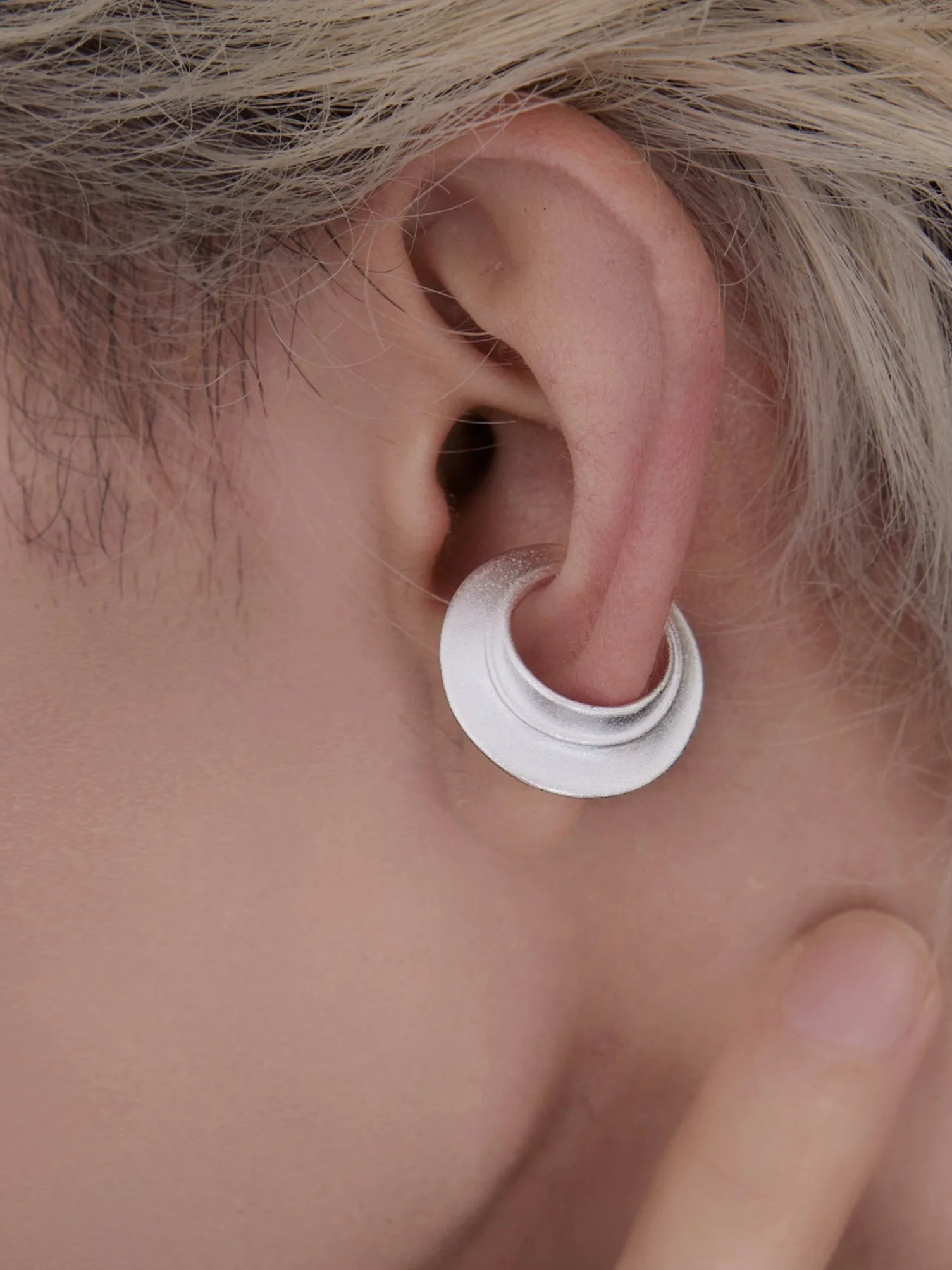 WHITE BONE EAR CUFF Z63